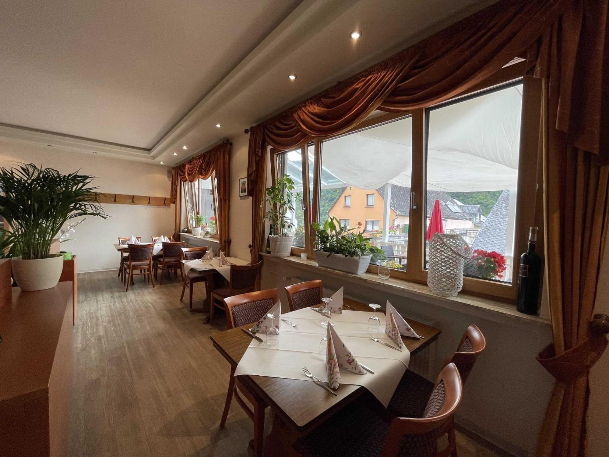 Hotel Zur Mosel Minheim Ngoại thất bức ảnh