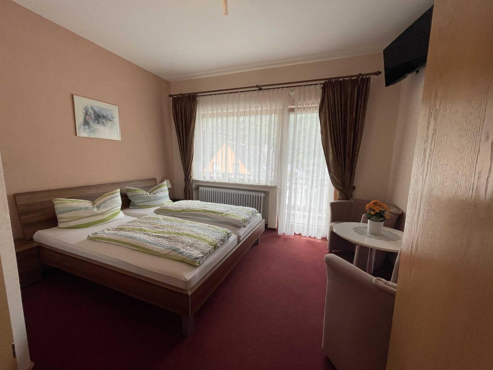 Hotel Zur Mosel Minheim Ngoại thất bức ảnh